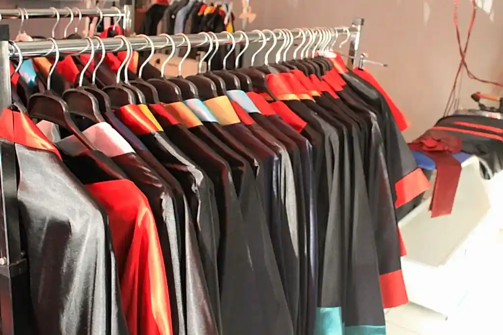 mezuniyet cübbesi temizleme